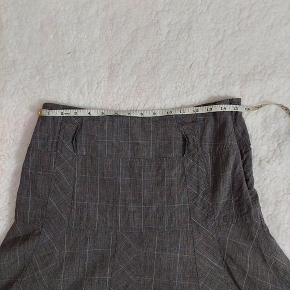 Grey plaid knee length skirt with matching belt - Picture 2 of 7